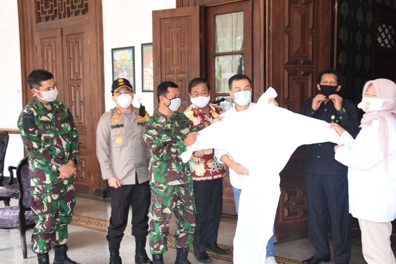 Korem 073/Makutarama  dan forkopimda Kota Salatiga laksanakan patroli edukasi social/physical Distan